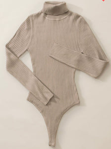 Cozy Nights Turtle Neck (taupe)
